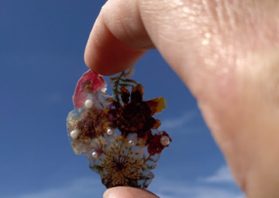 Broche, Fleurs Sechees, Perles Fines, Resine